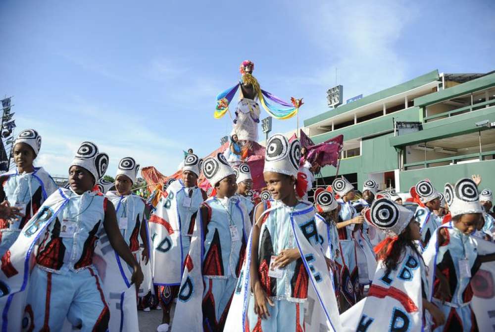 Escolas de samba mirins encerram hoje desfiles no Sambódromo