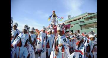 Escolas de samba mirins encerram hoje desfiles no Sambódromo