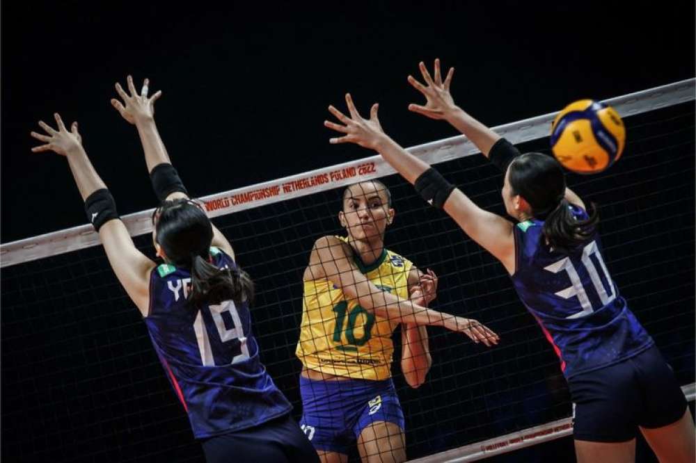 Já classificado, Brasil sofre 1ª derrota no Mundial de Vôlei Feminino