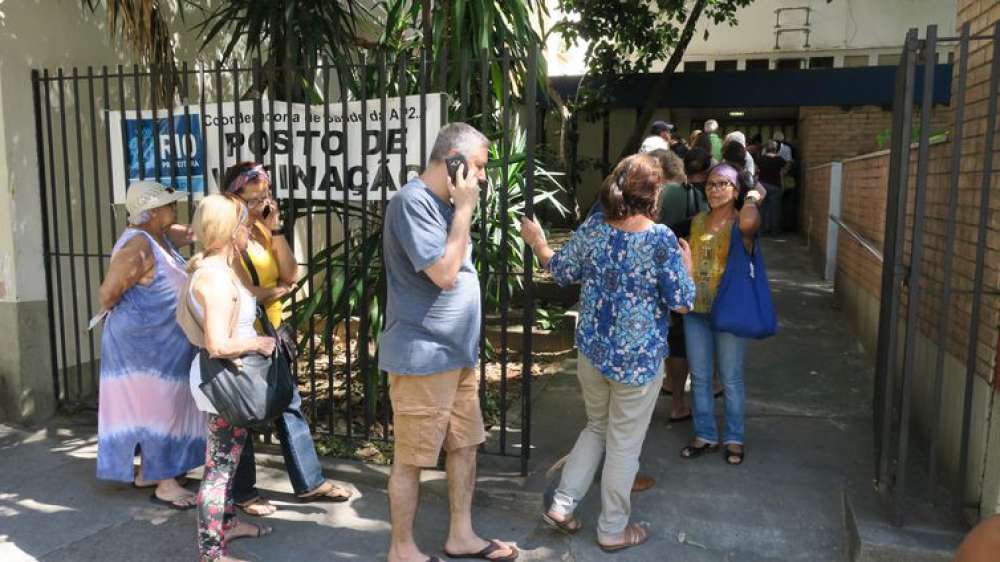 Rio de Janeiro distribui doses de vacina bivalente contra a covid-19