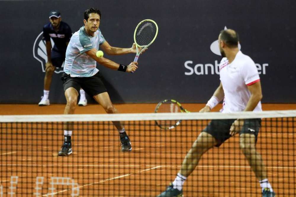 Marcelo Melo disputa esta noite vaga na final de duplas do Rio Open