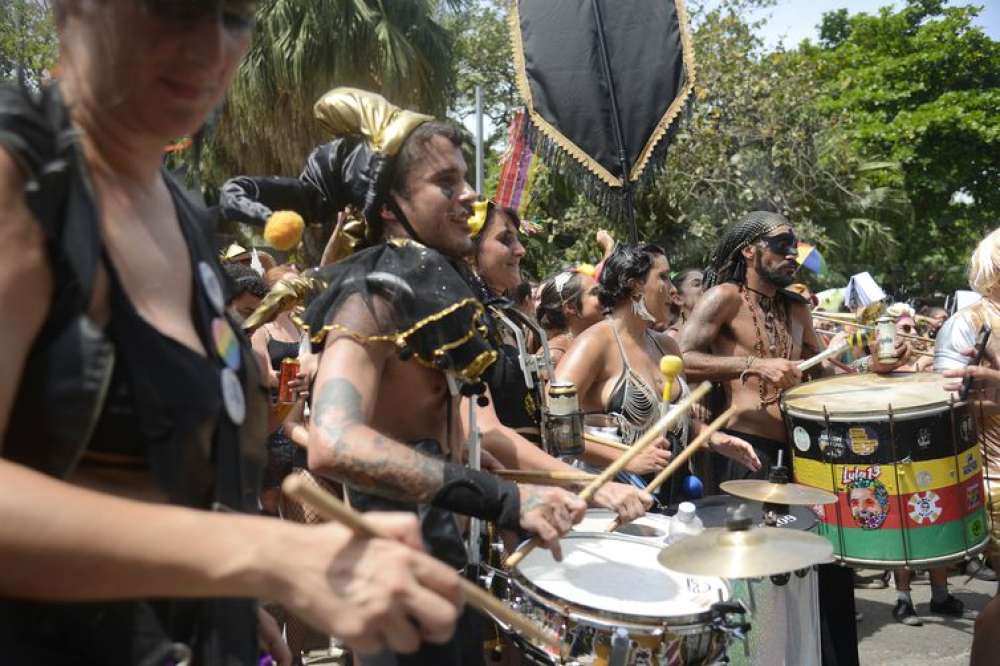 Blocos pós-carnaval animam as ruas do Rio de Janeiro no fim de semana