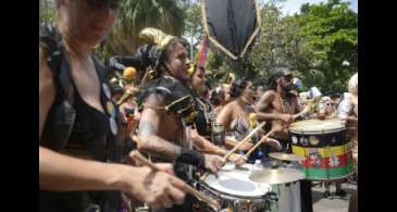 Blocos pós-carnaval animam as ruas do Rio de Janeiro no fim de semana