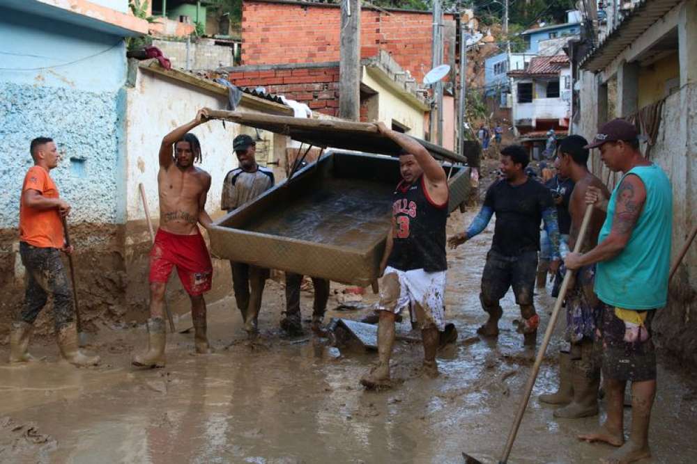 Moradias em Bertioga poderão abrigar famílias da tragédia, diz Alckmin