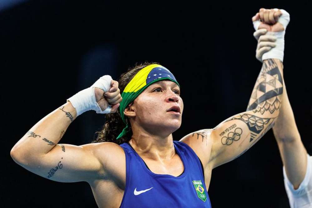 Bia Ferreira e Keno Marley são campeões do torneio de boxe de Strandja