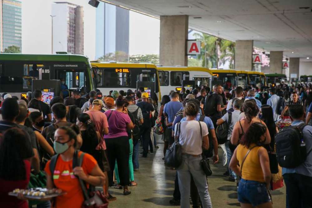 Taxa média de desocupação em 2022 ficou em 9,3%, diz IBGE