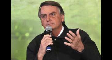 PF pode ouvir Bolsonaro no exterior sobre inquérito dos atos golpistas