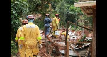 Equipes suspendem buscam em São Sebastião em razão de novas chuvas