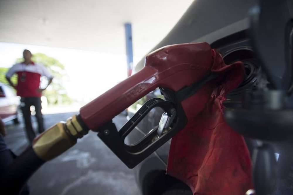 Governo dá prazo de 5 dias para denúncia de preço abusivo da gasolina