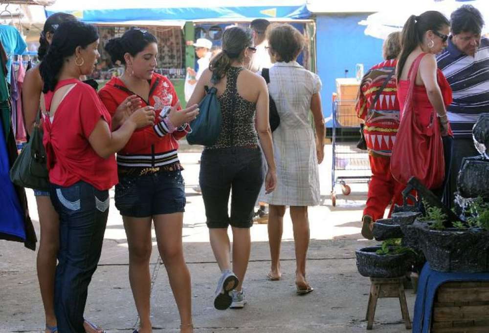 Presidente anuncia projeto para igualar salários de homens e mulheres