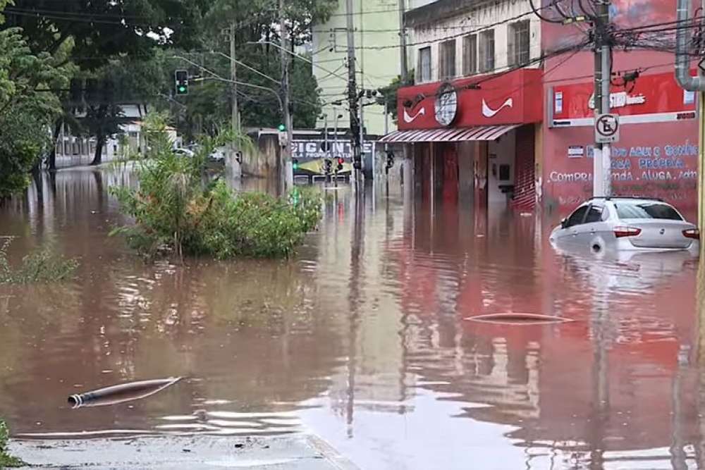 SP: prefeitura avalia derrubar muro que agrava problemas de enchente