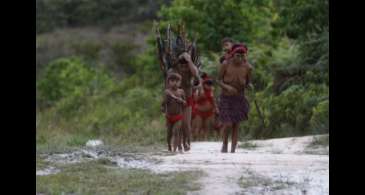 Três antenas de internet via satélite são instalada em área Yanomami