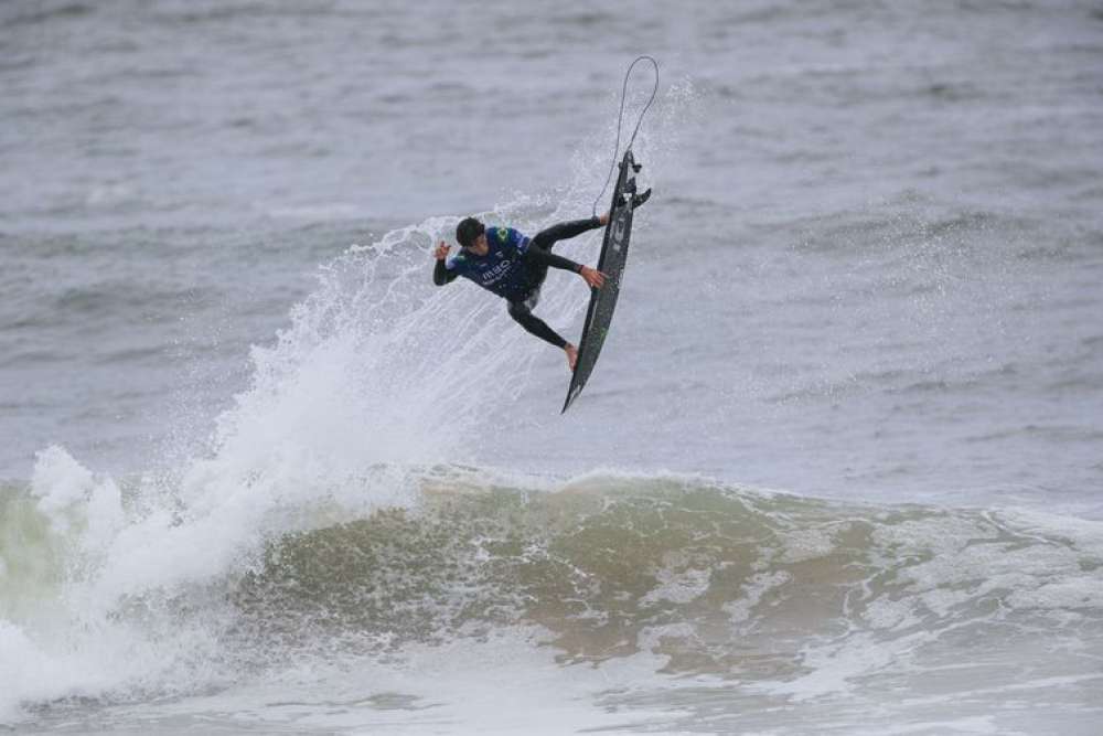 Mundial de surfe: Brasil avança com sete na etapa de Portugal