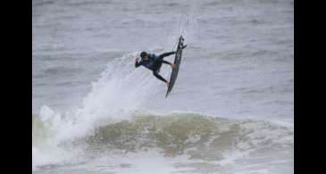 Mundial de surfe: Brasil avança com sete na etapa de Portugal