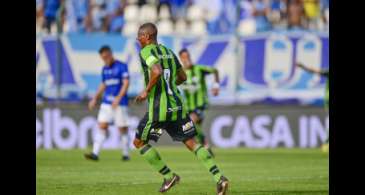 América-MG vence Cruzeiro e fica muito perto da final do Mineiro