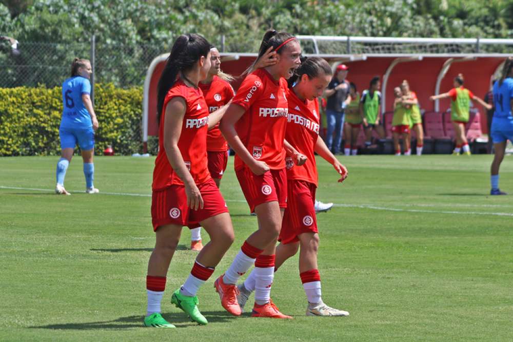 Gurias Coloradas batem o Real Brasília no Brasileiro Feminino