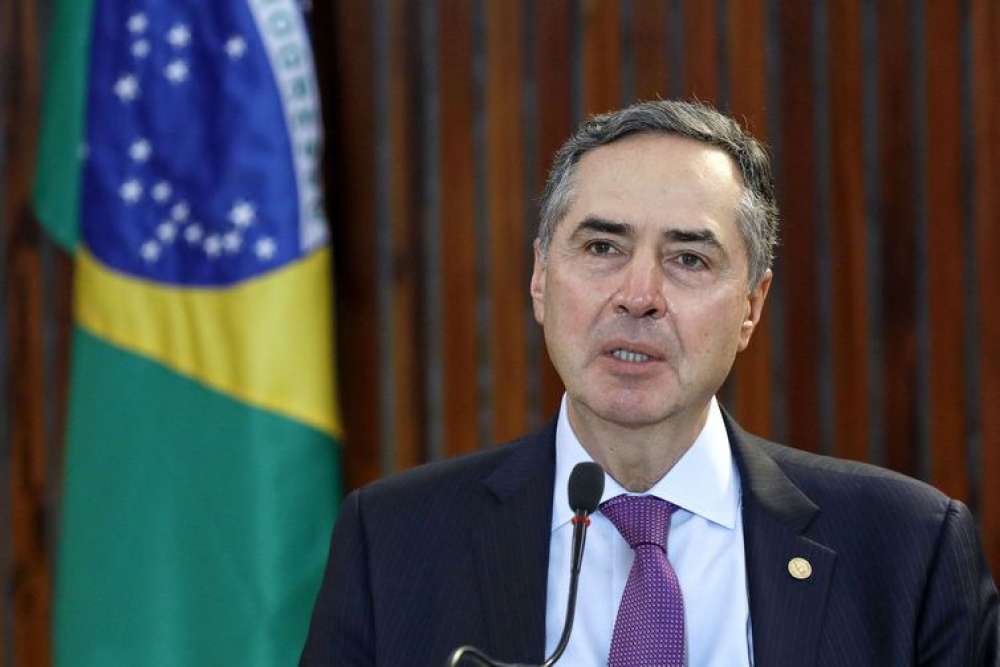 Ministro do STF Luís Roberto Barroso recebe alta hospitalar