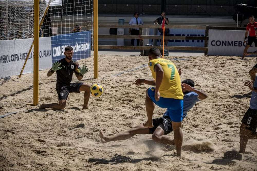 Brasil bate Uruguai na estreia da Copa América de beach soccer