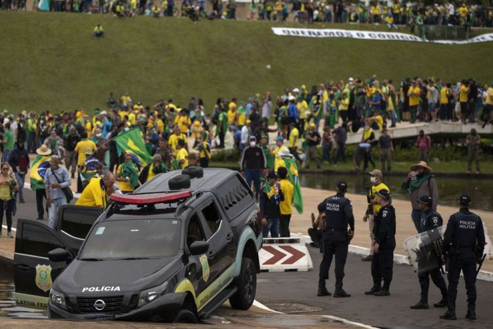 Moraes liberta mais 130 pessoas presas por atos golpistas de janeiro