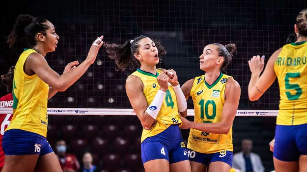 Brasil bate Porto Rico em dia inspirado de Carol no Mundial de Vôlei