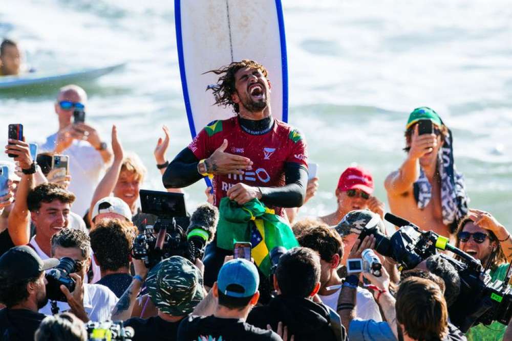 Brasileiro João Chianca vence etapa de Portugal do Mundial de surfe