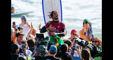 Brasileiro João Chianca vence etapa de Portugal do Mundial de surfe