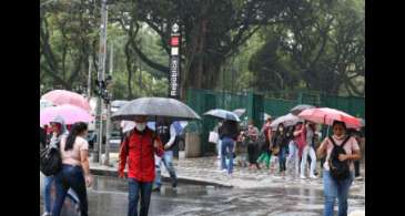 Chuva em São Paulo causa alagamento e coloca parte da cidade em alerta