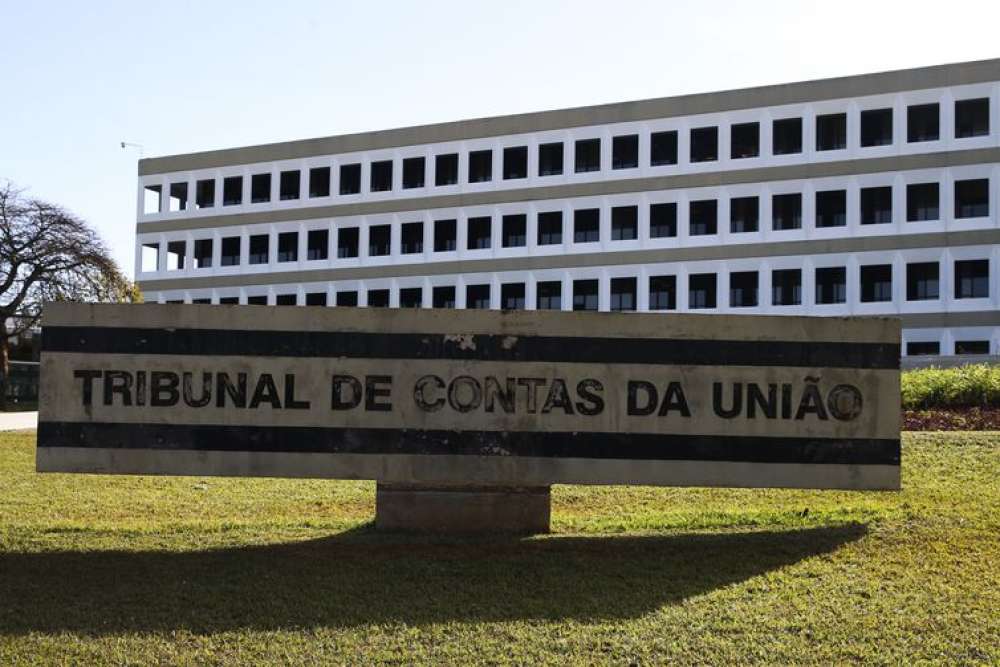 TCU vai auditar presentes entregues a Bolsonaro desde 2019