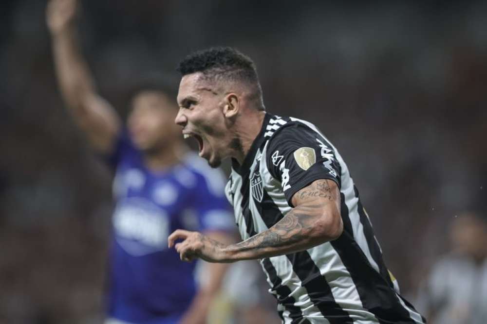 Paulinho decide e Atlético-MG chega à fase de grupos da Libertadores