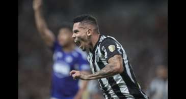 Paulinho decide e Atlético-MG chega à fase de grupos da Libertadores