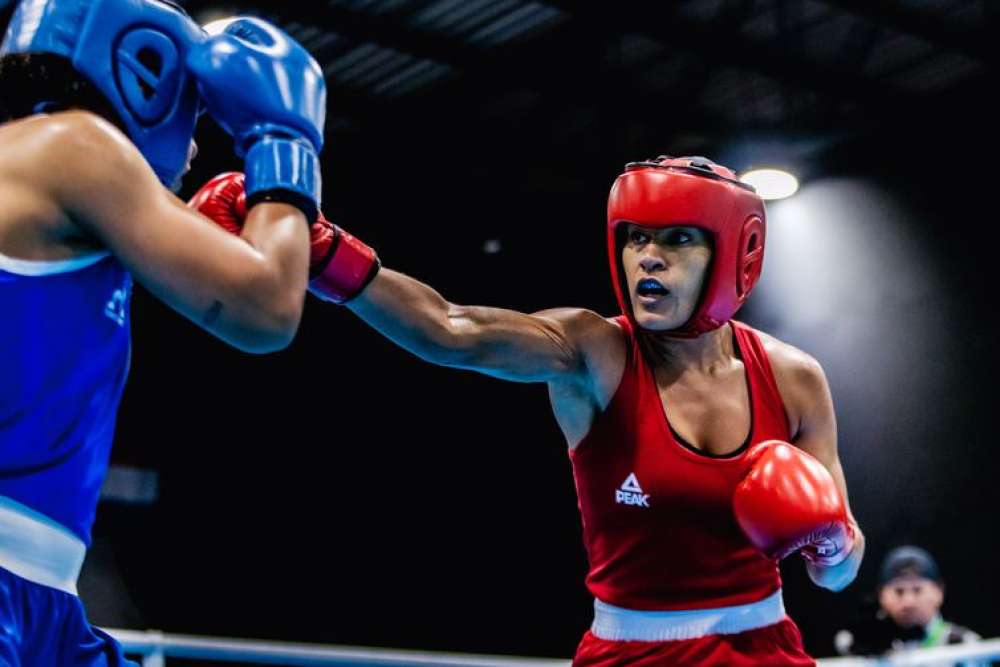 Bárbara Santos vence na estreia e vai às quartas do Mundial de Boxe