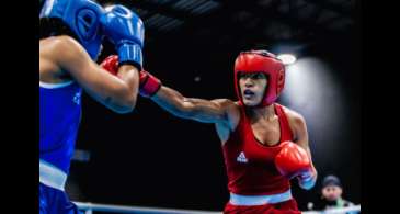 Bárbara Santos vence na estreia e vai às quartas do Mundial de Boxe