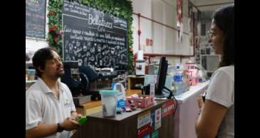 Cafeteria em São Paulo é comandada por pessoas com síndrome de Down