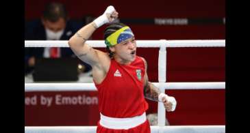 Bia Ferreira, Jucielen e Bia Soares vão às quartas do Mundial de Boxe