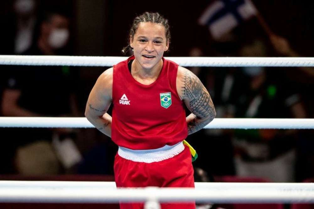 Bia Ferreira e Barbara Santos avançam às semifinais do Mundial de Boxe