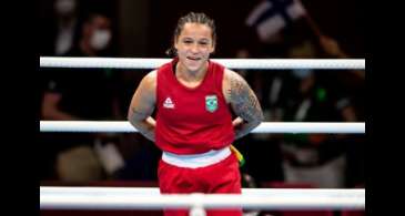 Bia Ferreira e Barbara Santos avançam às semifinais do Mundial de Boxe