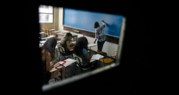 Professores e alunos fazem manifestação em SP contra novo ensino médio