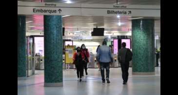 Com metroviários em greve, três linhas de metrô estão paradas, em SP