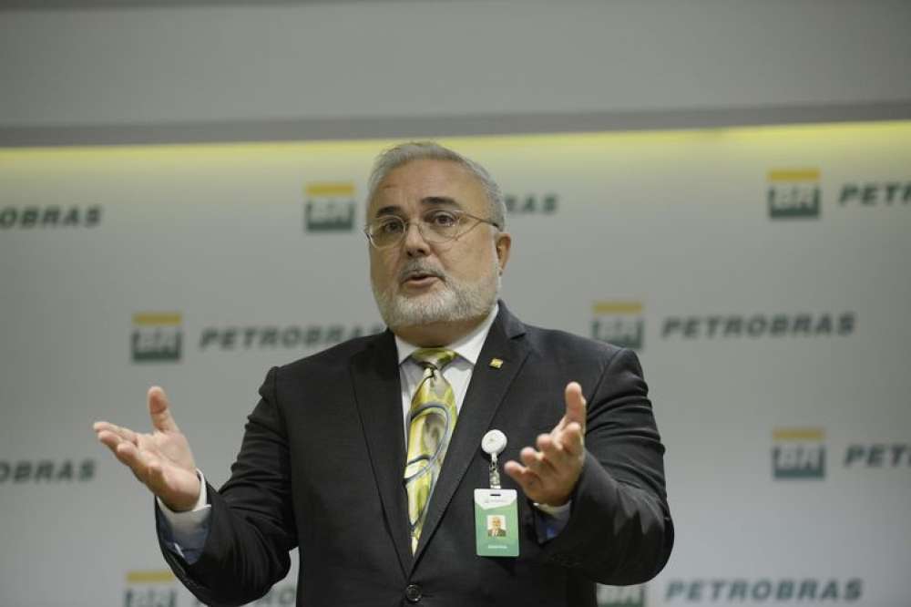 Presidente da Petrobras diz que pode reduzir preço da gasolina