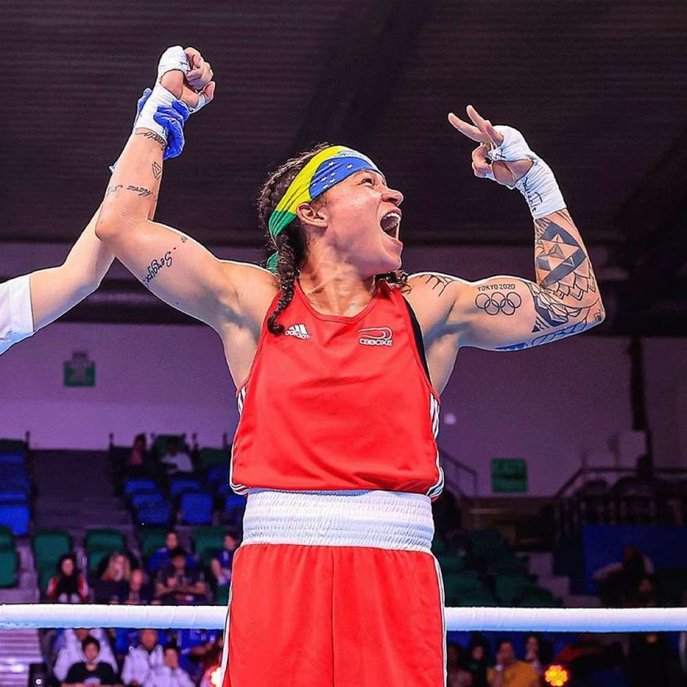 Bia Ferreira vence semi e vai disputar sua 3ª final mundial de boxe