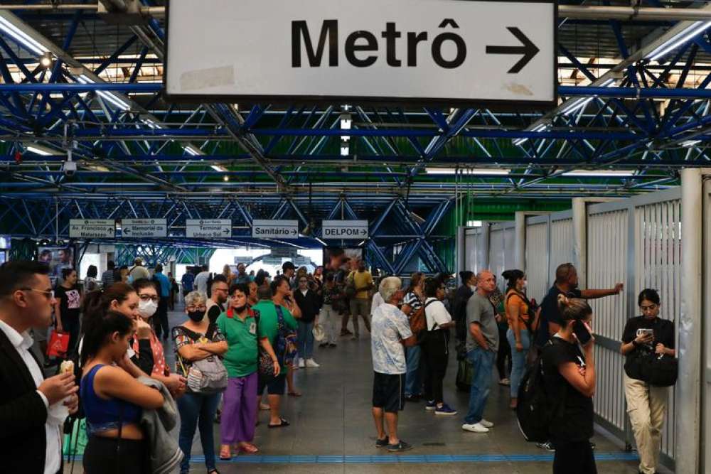 Metrô de SP não faz acordo e greve continua nesta sexta-feira