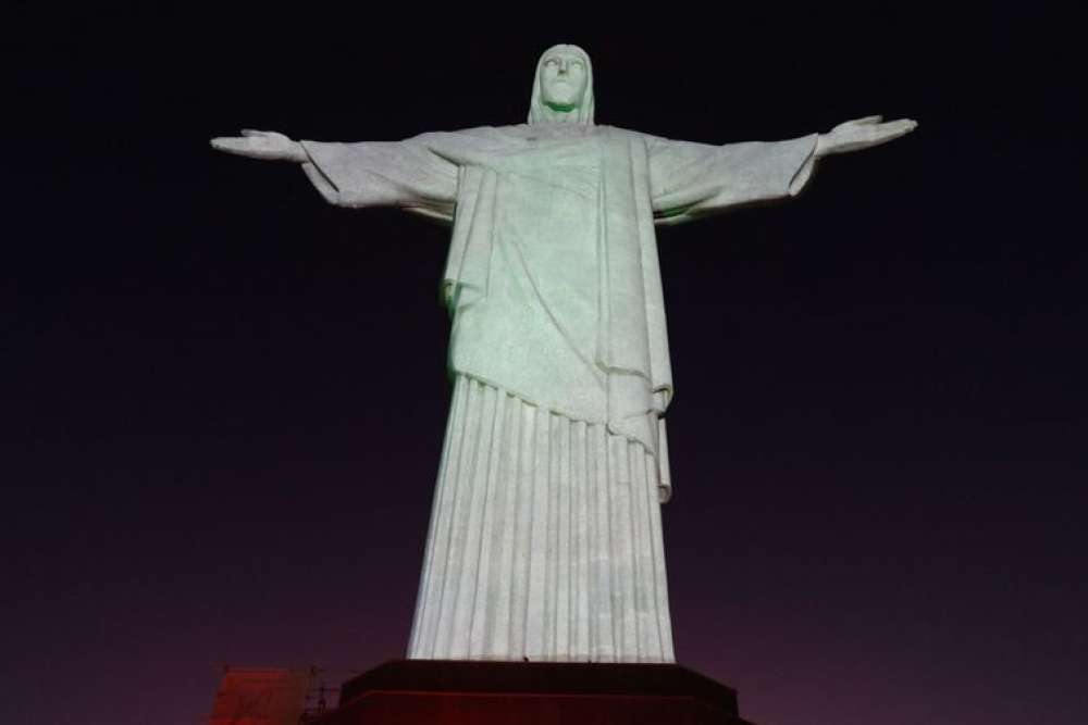 Cristo Redentor apaga luzes em campanha pela conservação da natureza