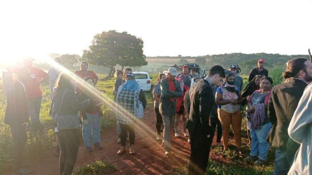 Mulheres do Movimento sem Terra ocupam fazenda em Goiás