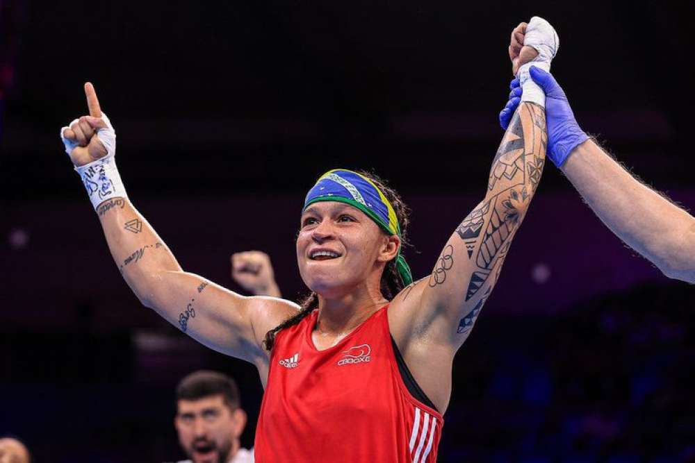 Beatriz Ferreira sobra na final e fatura bicampeonato mundial de boxe