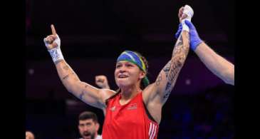 Beatriz Ferreira sobra na final e fatura bicampeonato mundial de boxe