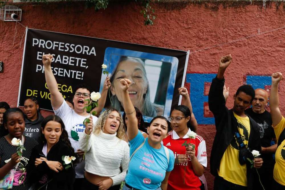 Vigília homenageia vítimas de ataque em escola de São Paulo