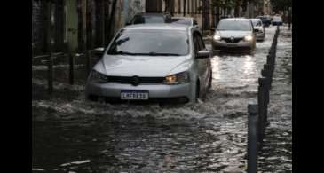 Chuvas deixam dois mortos e uma pessoa desaparecida no Rio