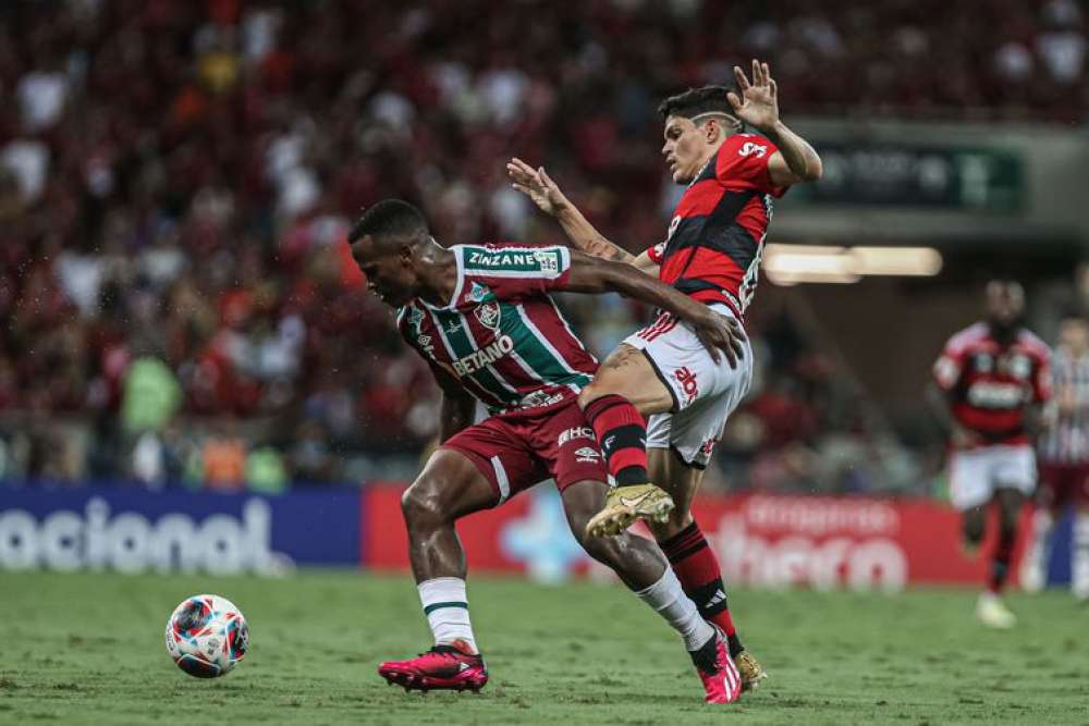 Flamengo sai na frente do Fluminense na final do Carioca