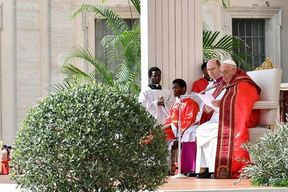 Papa celebra missa do Domingo de Ramos