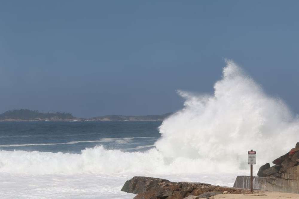 Alerta de ressaca nas praias do RJ tem previsão de ondas de 3 metros